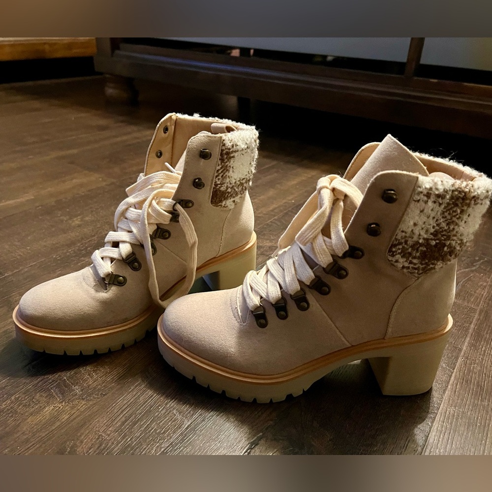Heeled boots, brand new, never worn size 7